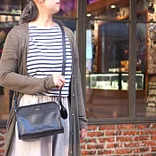 Kissora Tokyo｜俐落方形牛皮多夾層功能側背包 黑色