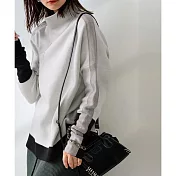 日本Antiqua｜寬鬆立領長袖｜線條配色針織｜亮眼不沉悶｜正反兩面雙層針織｜精緻親膚｜雙提花織法和時髦線條 FREE 黑白灰