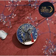 官方週邊商品 韓劇 德魯納酒店 HOTEL DEL LUNA IU 呂珍九 繪畫徽章 (韓國進口版)