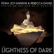 費歐娜 & 麗貝卡&middot;丹尼爾/黑暗之光(Fiona Joy Hawkins & Rebecca Daniel/The Lightness of Dark)