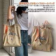 【Sayaka紗彌佳】日系簡約抽象線條畫撞色織帶帆布肩背手提二用包 -紙飛機(卡其款)