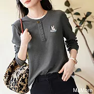 【MsMore】 圓領長袖t恤假兩件減齡內搭兔子次袖短版上衣# 120883 M 深灰色