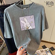 【初色】經典簡約圖案印花圓領短袖寬鬆T恤上衣女上衣-共4款3色-32878(M-2XL可選) M 灰色宇航員