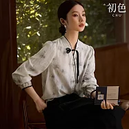 【初色】新中式水墨印花盤扣拼色V領長袖燈籠袖七分袖襯衫上衣女上衣-白色-37910(M-2XL可選) M 白色