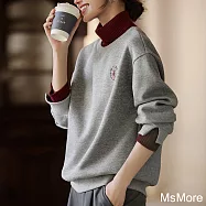 【MsMore】 撞色拼接刺繡高領氣質長袖灰紫拼接短版上衣# 123881 2XL 灰色