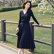 【初色】韓版單排扣V領長袖針織開衫上衣女上衣+純色百褶裙中長裙半身裙兩件套裝-藏藍色-11161(M-2XL可選) XL 藏藍色
