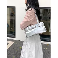 O-ni O-ni全新品精選優質皮革休閒鬆弛感皮帶個性設計百搭高級橫款時尚托特包(品質保證)(bag-6112) 銀色