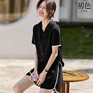 【初色】休閒運動顯瘦連帽短袖T恤上衣女上衣+鬆緊繩拼接撞色休閒褲寬褲短褲套裝-黑色-12138(M-2XL可選) M 黑色