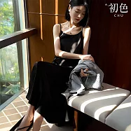 【初色】法式純色光澤感修身V領可調式細肩吊帶洋裝連身洋裝長洋裝-黑色-12065(M-XL可選) M 黑色