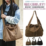 【Sayaka紗彌佳】霧光行袋|大容量休閒束口設計防潑水肩背斜背2用包 男女兼用 情侶包 -卡其色