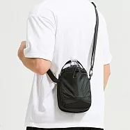 【HandStyle】男包 日式極簡隨身收納多隔層束口斜背水壺包(8119)_74070