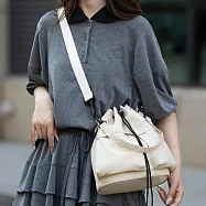 【HandStyle】側背包 撞色機能寬背帶多層次抽繩水桶包(76110) _卡其