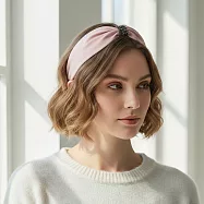 【HandStyle】髮箍 法式復古款綢緞蝴蝶結水鑽寬邊髮箍(77020) _晶鑽粉紅