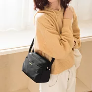 CHENSON 超輕盈5口袋 尼龍隨身斜背包 (CG85725-3) 黑