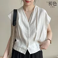 【初色】休閒風純色V領壓褶短袖小飛袖單排釦肌理感襯衫上衣女上衣-共2色-50317(M-2XL可選) M 白色