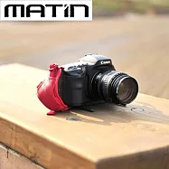 韓國品牌馬田Matin單眼相機手腕帶M-7371(酒紅色;底座有支架,可讓機身站立)