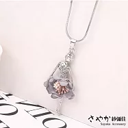 【Sayaka紗彌佳】芭蕾奇緣水晶花朵造型毛衣鍊 -灰色