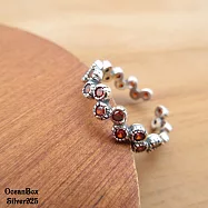 獨特美麗綻放圓鑽鑲嵌紅鋯石925純銀戒指 (外鍍專櫃級正白K.可調整戒圍)