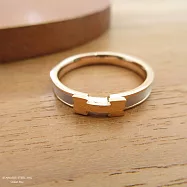 簡約亮眼精緻鍍玫瑰金H字樣白貝白鋼戒指《抗過敏.不退色.可碰水》 美圍7號