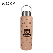【WOKY X 三麗鷗】酷企鵝聯名 提手輕芯鈦瓷易潔層保溫瓶 800ml 異想天開(咖)