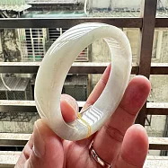 【緻麗珠寶】冰芙蓉或冰種起膠滿果凍白翡角鐲或後製成平安扁鐲(手圍19-19.5)【完美品】 19 白翡翠