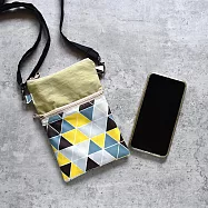 《梵緹希》旅行防水斜背手機袋_ 三角格 卡其底