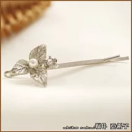 『坂井.亞希子』金屬感三片葉珍珠造型一字夾 -白金色