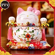 摩達客◉春節開運招財◉7吋粉紅蝴蝶結福字桃花招財貓(含坐墊)_撲滿存錢桶擺飾桌飾