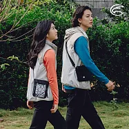 ADISI 女SMAWARM海洋溫控超撥水彈性背心 AV2421079 繡紅 (S-2XL)|蚵殼棉 運動外套 保暖背心 防潑水 抗風 海洋紗 XL 栗灰