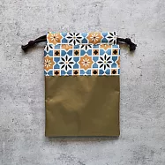 《梵緹希》旅行防水束口收納袋16x20《花磚橘》 咖啡底