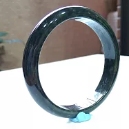 【緻麗珠寶】緻麗美鐲墨守成規，美玉墨甜糯種墨玉扁鐲(手圍18-18.5)【完美品】
