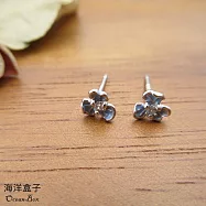 水藍三葉迷你小花朵S925純銀耳環.外鍍專櫃級正白K.貼耳耳環