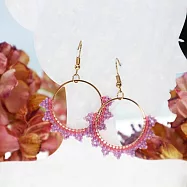 【PinkyPinky Boutique】民族風蕾絲款 手工編織鍍真金圈圈耳環 (繡球花紫)