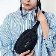 日本KiU 376-900 黑色 迷你大開口胸腰包 (男女老幼適用) 黑色