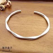 12g。亮面莫比烏斯環開口式S925純銀手環《附贈禮盒》