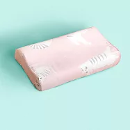 《Embrace英柏絲》純天絲x3D網布 兒童工學記憶枕 純天絲枕套 3D網布不悶熱 成長型 JIS日規大和抗菌(多色任選) (粉)小貓與蝶-粉1入