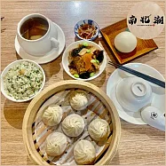(電子票) 淡水【南北潮KITCHEN MASTER】(小籠包×拌飯×素食養生)美食獵人中餐券三選一_平假日適用(MO)【受託代銷】