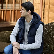 【ATUNAS 歐都納】男款保暖HEAT CORE蓄熱羽絨連帽背心A1VE2505M- M 黑