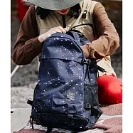 日本KiU 111 底部分層 防水機能後背包 無 揮灑自如