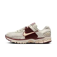 Nike 耐吉 W Zoom Vomero 5 JD [IO7596-021] 女 運動休閒鞋 復古鞋 緩震 淺褐 紅棕 24cm 米/酒紅