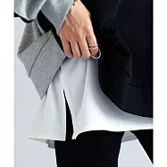 日本Antiqua|提升時尚感必備完美製造層次|可調肩帶|輕盈飄逸加長背心|側開衩疊搭 NA-00445 FREE 白色