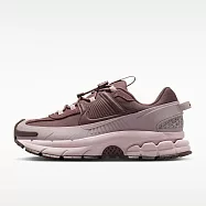 Nike 耐吉 W Zoom Vomero Roam [HQ2181-501] 女 運動休閒鞋 防水 緩震 厚底 粉棕 24cm 粉紅/棕