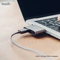 Moshi USB─C to USB─A 雙端口轉接器鈦灰
