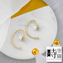『時空間』線條感C型金屬珍珠耳環 ─單一款式