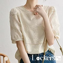 【Lockers 木櫃】春季優雅嬌俏刺繡小花鏤空上衣 L112030606 M 米白色M
