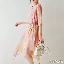 【MsMore】 仙女漸變暈染不規則下擺系帶收腰圓領彩色顯瘦絲質七分袖長版洋裝# 117687 M 粉紅色