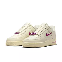 NIKE WMNS AIR FORCE 1 07 SE 女休閒鞋─白粉─FB8251101 US7.5 白色