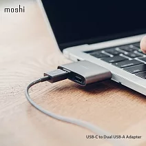 Moshi USB-C to USB-A 雙端口轉接器鈦灰