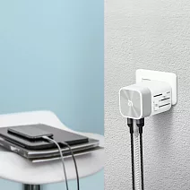 ADAM OMNIA T3 多功能 6 合 1 旅行萬國轉接頭充電器-白