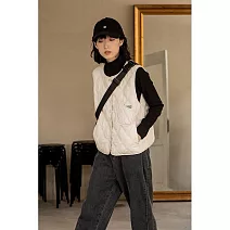 【慢。生活】日系疊穿菱格小口袋短款開扣夾棉背心 1999  FREE 杏色